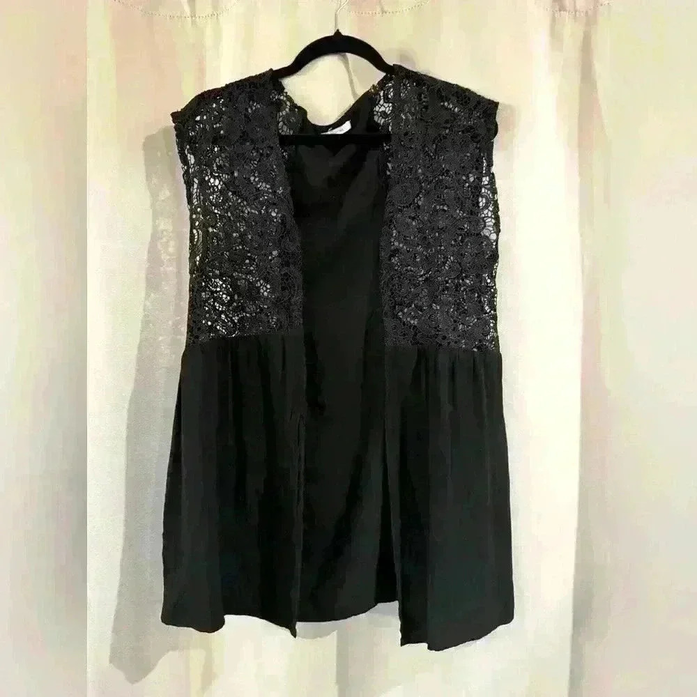 Women’s Black Maurices Lace Throw Over